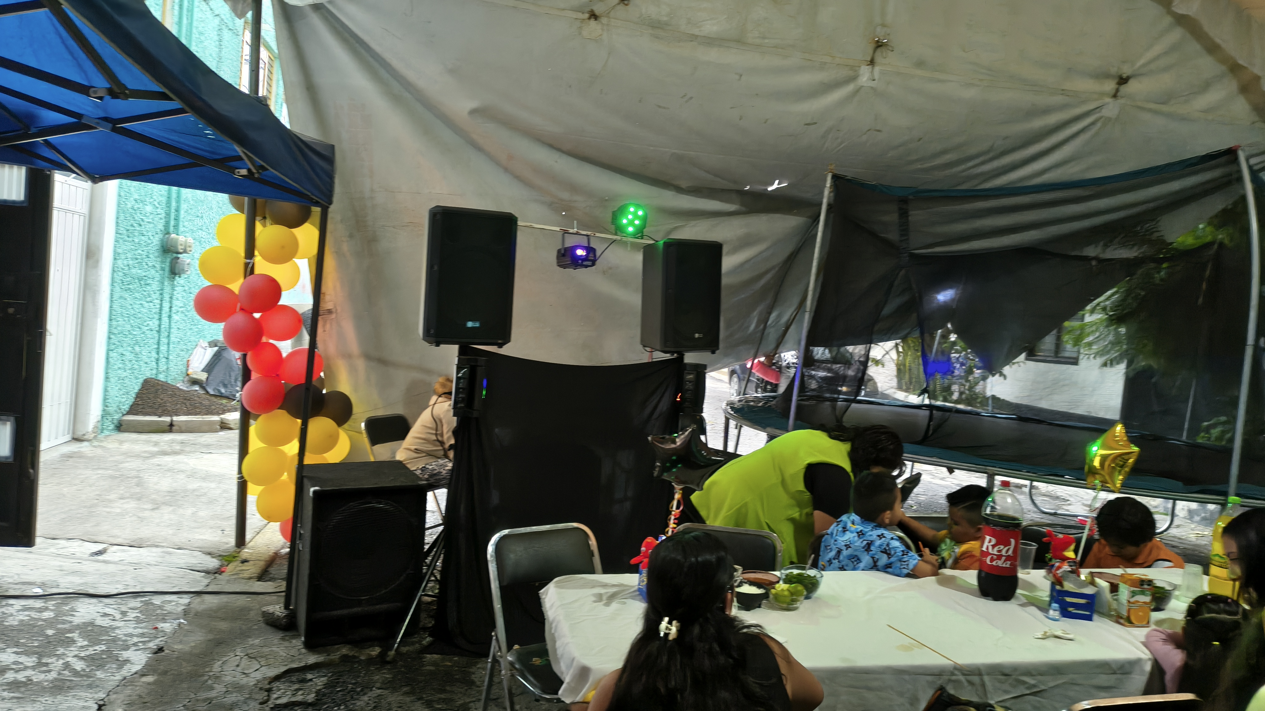 Renta de audio e iluminación para eventos familiares - Imagen 1